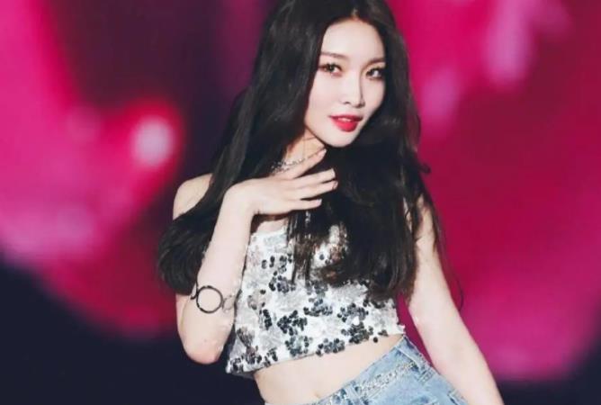 韩国人气歌手工作人员疑似感染疫情，女星被曝仍在隔离却发新歌